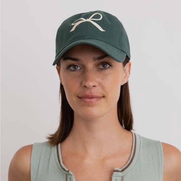 Bow-Embroidered Caps - Green or Black - Picture 6 of 9